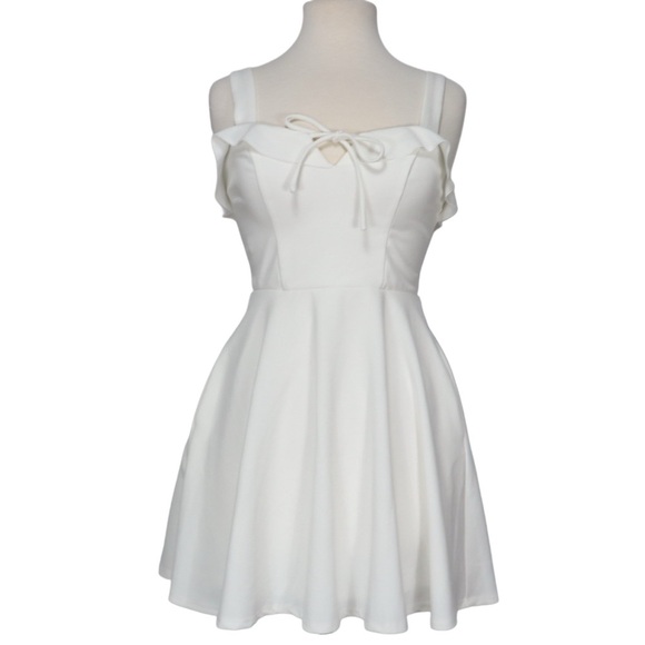 City Studio Dresses & Skirts - City Studio Dress Size 5 Ruffled Fit & Flare Ivory Sleeveless Sweet Heart